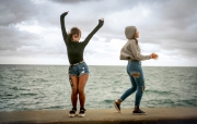 Candid moment of teenagers on the malecón in Havana celebrate a birthday. Chicago photographer Alex Garcia