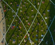 Concertgoers enjoying Millennium Park. Chicago photographer Alex Garcia