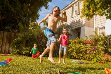 27-English_Ranch_Water_Sprinkler_Kids_17031r