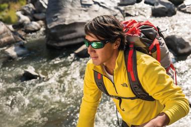 04-Active-Lifestyle-hiker-Jimmy-Chin-rock-climbing-Rod-McLean