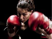 42_Athlete-female-boxer-Melissa-McMorrow-red-gloves-Sports-Advertising-Photographer-Rod-McLean_GG